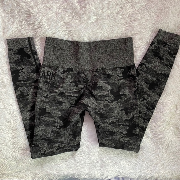 ❌SOLD❌ Gymshark Camo Seamless Leggings - Picture 4 of 5